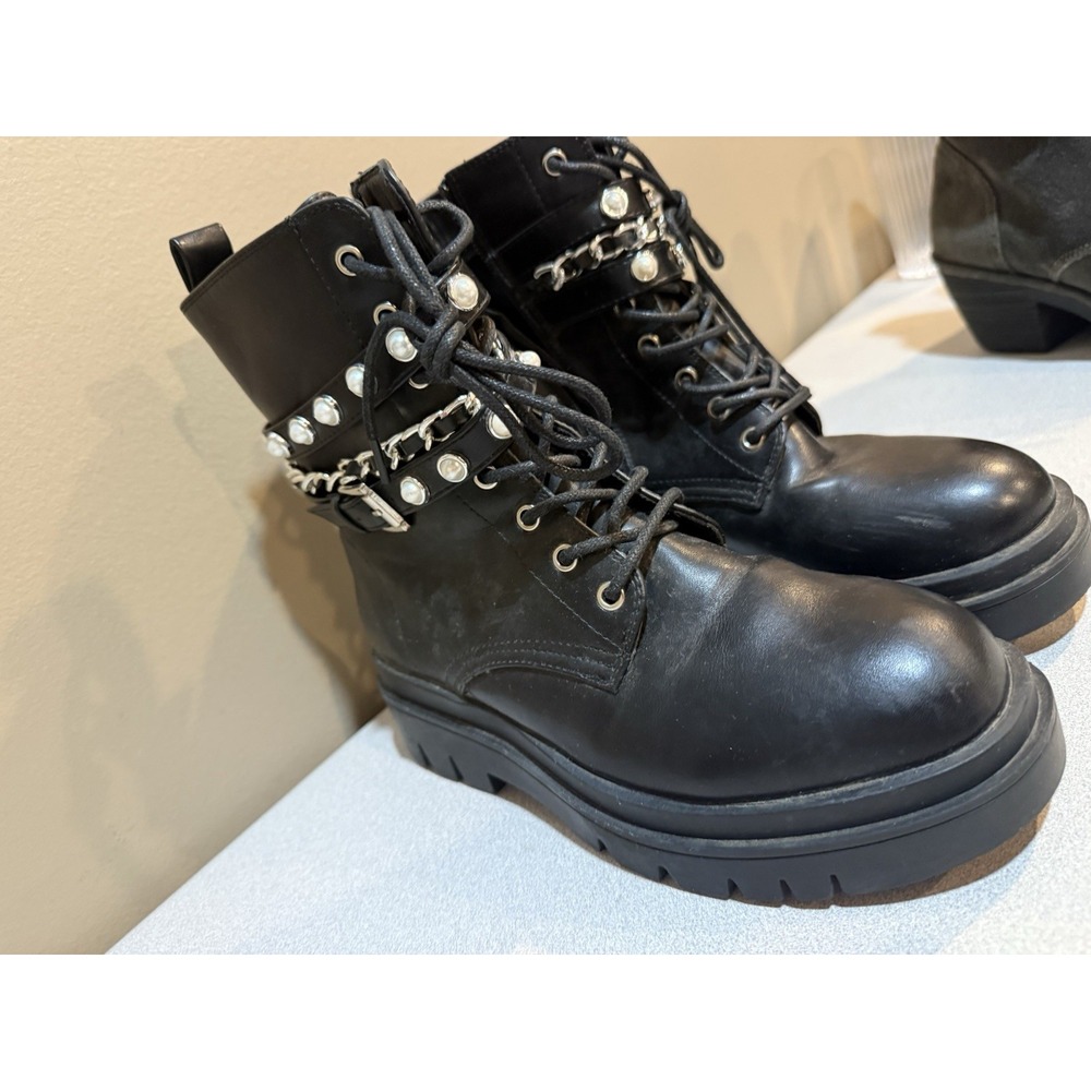 Dream Pairs Black Faux Leather Chain Faux White Pearls Biker Ankle Boots size 6 - Picture 2 of 8